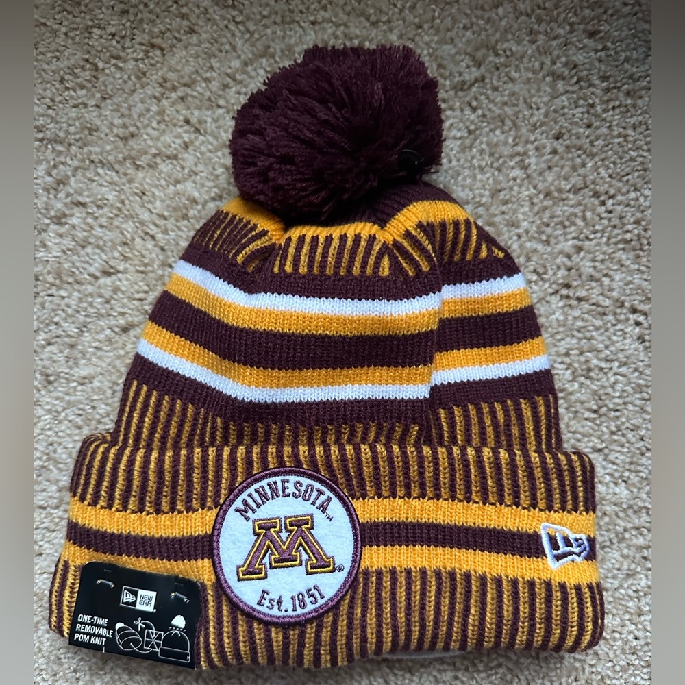 NWT Minnesota Gophers UMN winter Pom knit New Era Hat OSFM